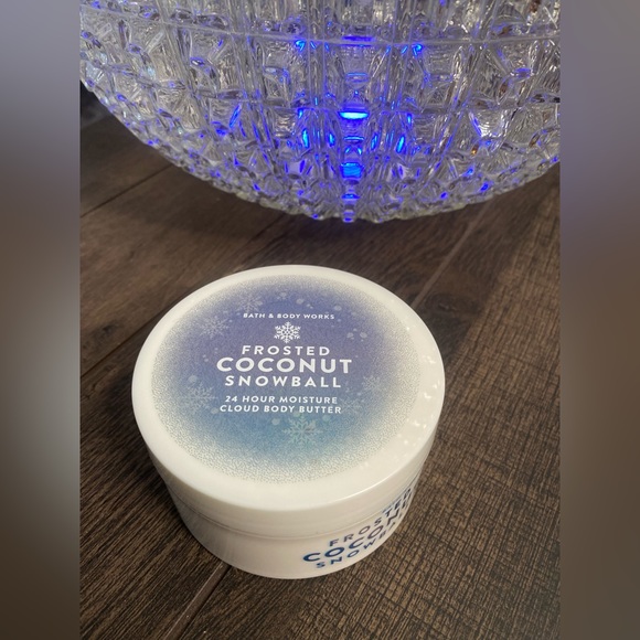 Bath & Body Works Frosted Coconut Snowball Cloud Body Butter - Picture 10 of 10